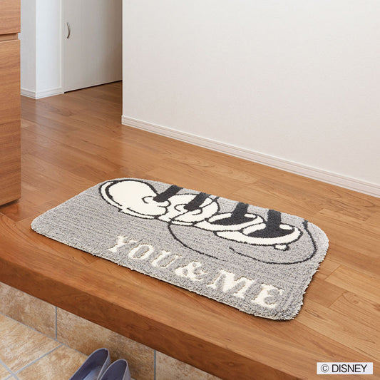 【Disney】ミッキーとミニーが仲良く一緒にいる玄関マット MICKEY YOU&ME MAT- ミッキー ユーアンドミーマット  グレー