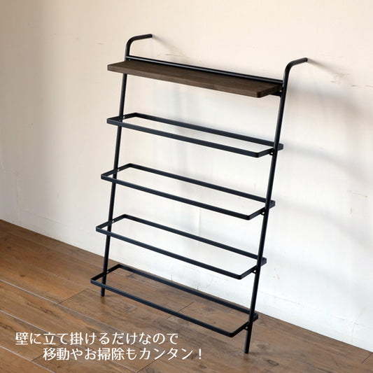 立て掛けるだけで靴の収納スペースを増やすことができるアイアンシューズラック