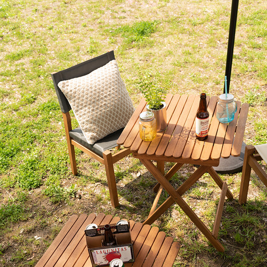 アウトドアでもインドでも活躍するフォールディングハイテーブル