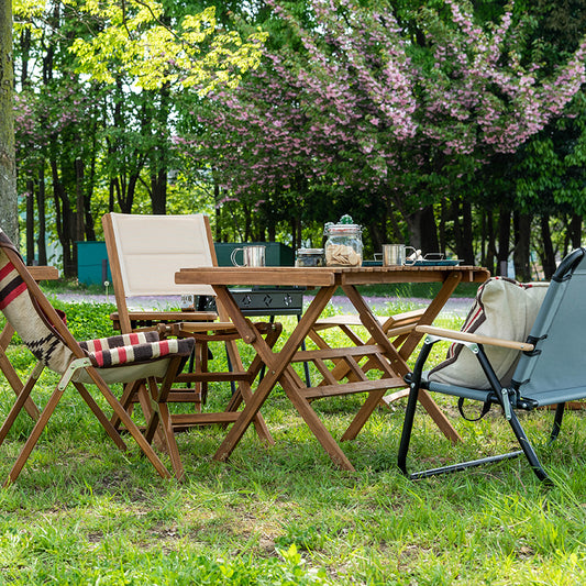 アウトドアやテラスなど様々なシーンで活躍するロールトップテーブル Lサイズ