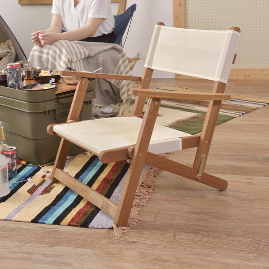 アウトドアでもインドでも活躍するフォールディングチェア