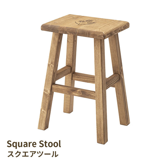 プレーンでパイン材を使用した優しい雰囲気が持ち味のスツール