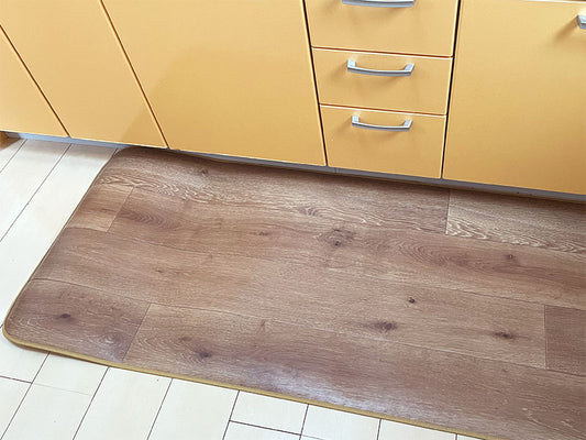 優れた耐摩耗性で土足使用もOK！汚れても拭き取るだけでキレイ！はっ水・抗菌・防炎機能付きキッチンマット幅100cmタイプ＜Send - センドブラウン＞